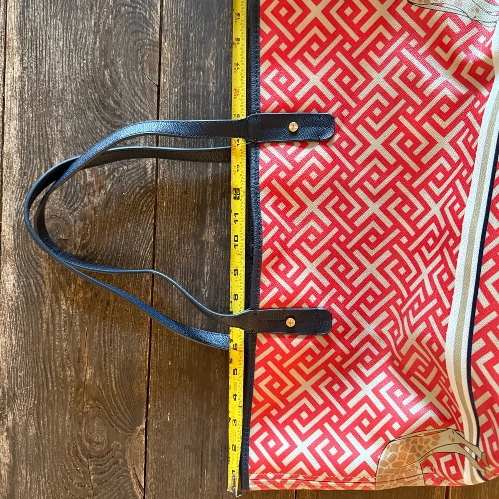 C Wonder Geometric Giraffe Tote Bag - Picture 8 of 10